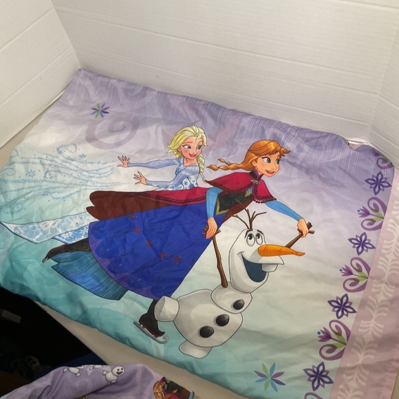Disney Frozen 4-Piece Unleash the Magic Toddler Bedding Set - Picture 13 of 13
